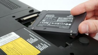 Улучшить ноутбук можно, заменив медленный HDD на быстрый SSD