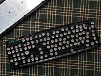 Задняя панель клавиатуры